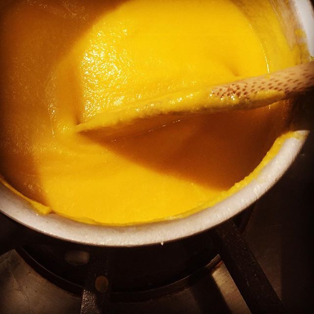 にんじんとひよこまめとオレンジのス－プ。.にんじんの甘味に、オレンジの酸味が爽やかなス－プ、生姜も少し隠れています。#スゥレッドカフェ